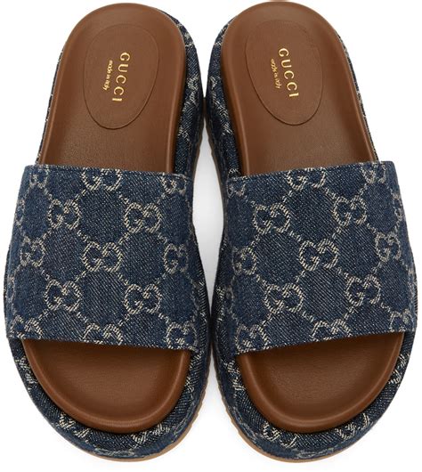 Women's slide sandal with Gucci script 